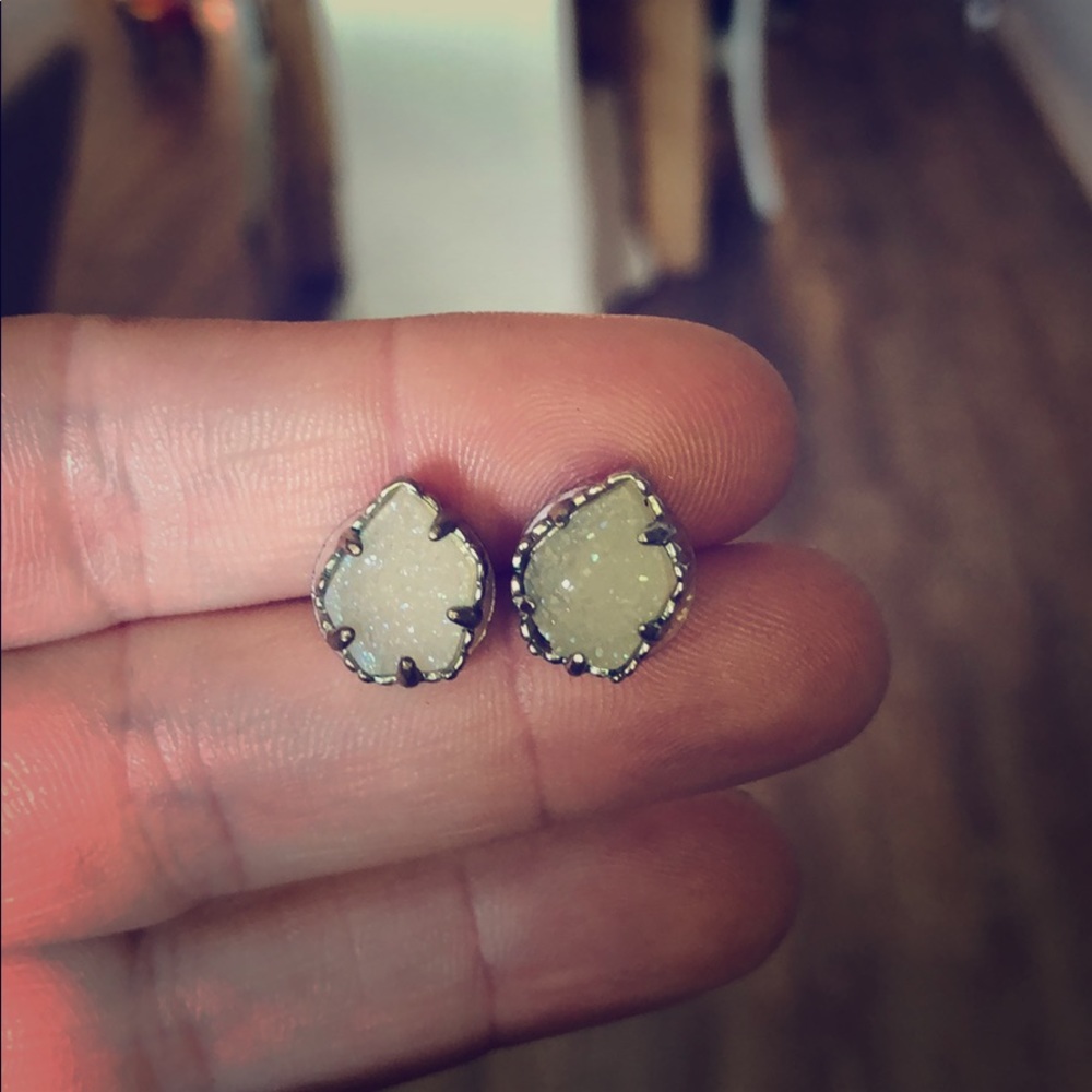 Kendra Scott studs!! Worn a few times. Like new!!